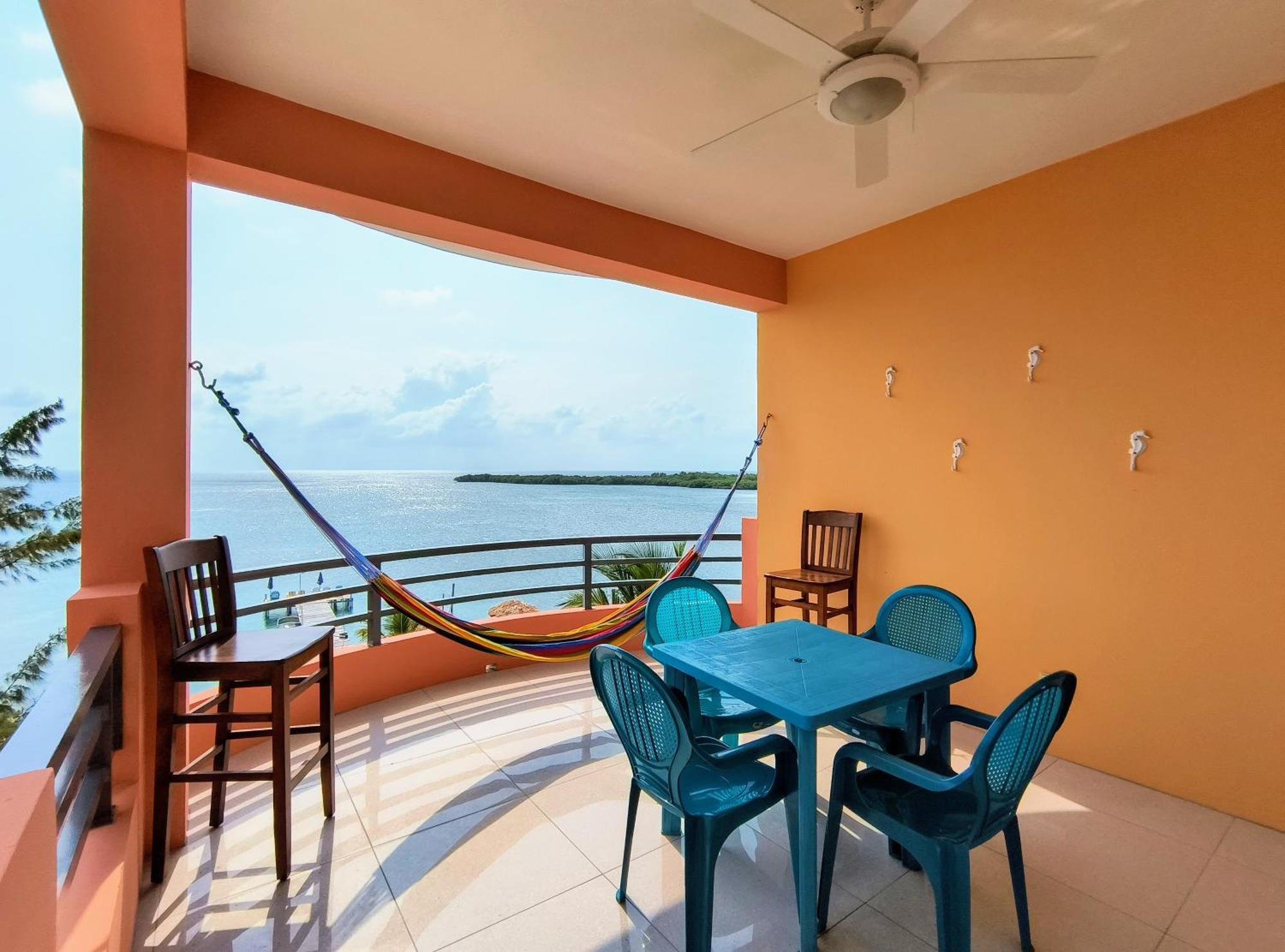 Aparthotel Bay Towers à Caye Caulker Extérieur photo